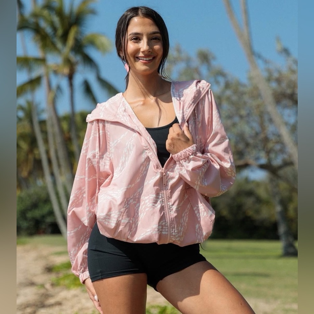 NWT Fighting Eel Windbreaker in Lychee Fish Wave